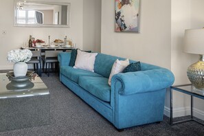 Living Room / Lounge