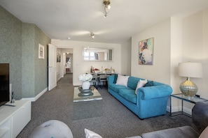 Living Room / Lounge