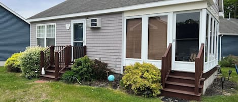 Front view of cottage.
