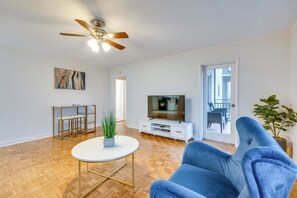 Living Room | Smart TV | Free WiFi | Full Sleeper Sofa