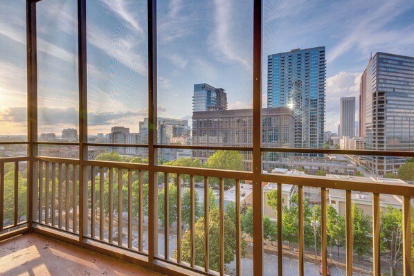 Atlanta Vacation Rental | 1BR | 1BA | 600 Sq Ft | Step-Free Access