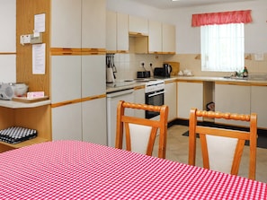 Kitchen/diner | Penlon Cottage, Trefor, Near Caernarfon