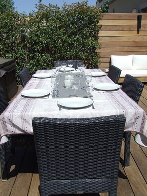 Outdoor dining