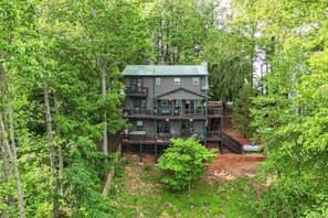 Aerial of back of cabin