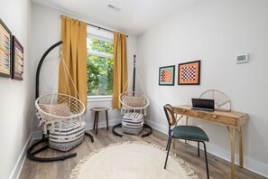 Dedicated workspace in the foyer with 2 aesthetic seats