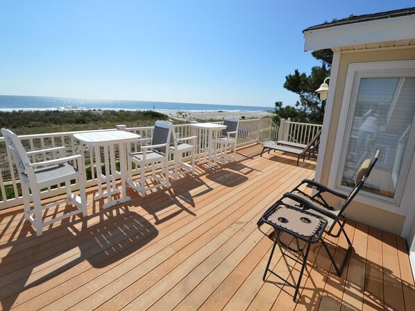 Plenty of seating on 3rd floor sundeck