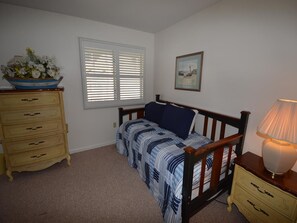 1st floor trundle (2 single beds)