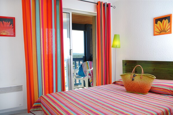 Please note that while a sea view is not guaranteed, the resort is conveniently located just 50 meters from the beach and offers direct access.