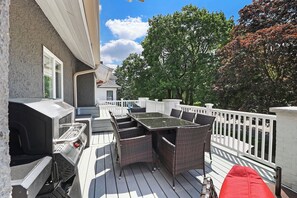 Furnished Deck with gas grill