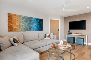 Living room area with flatscreen TV for a great movie night!