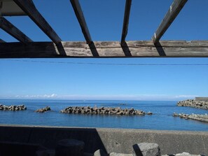 Right behind is Kuriya Ohama Beach.