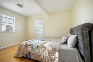 Sleep soundly in a tranquil space, where comfort and calm create perfect rest.