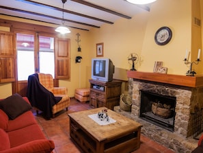 PropriĂ©tĂ©, Cadre, Meubles, Table, Bois, FenĂȘtre, CanapĂ©, Design IntĂ©rieur, Salon, Ăclairage