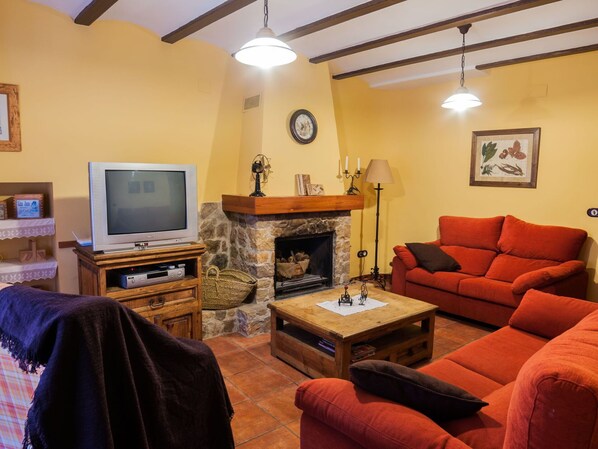 Cadre, Meubles, Propriété, Confort, Bois, Design Intérieur, Fenêtre, Télévision, Sol, Canapé