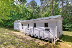 Property Exterior | Single-Story Cabin