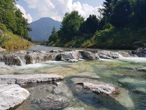 Gebirgsfluß Weissach neben dem Tegernsee Stern