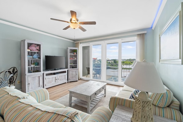 Laketown Wharf Rental 329