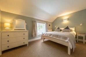Hope Cottage, East Rudham: Bedroom two with 5' king-size bed
