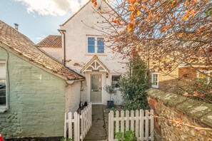 Hideaway in Docking, Docking:  Enjoy the village amenities within walking distance, with Brancaster beach a short drive away