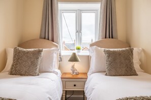 Kingsley Cottage, Snettisham: Bedroom two with twin beds