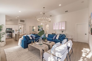 Large living room to accommodate everyone