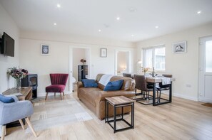 Skomer Lodge - 2 Bedroom Lodge - Manorbier (18590)