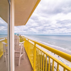 Large Oceanfront Balcony