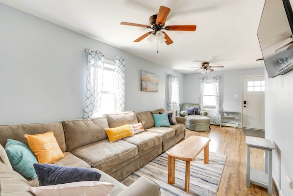 Wildwood Vacation Rental | 3BR | 1BA | 1,000 Sq Ft | Stairs Required