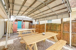 Outdoor Dining Area | Gas Grill