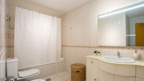 Full bathroom with a bathtub and bidet. Hairdryer included! #Bathroom #LovelyStay