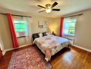 Bedroom w King Size Bed
