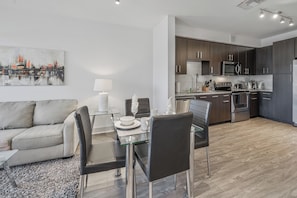Mission Valley San Diego San Diego 1 Bedroom Dining Room