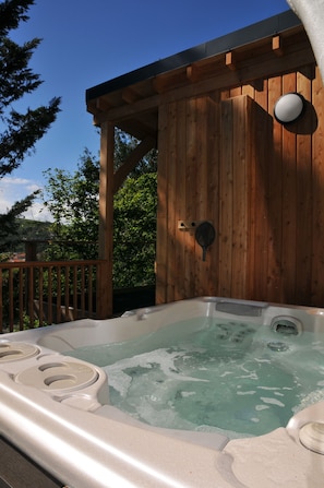 Bain à remous extérieur