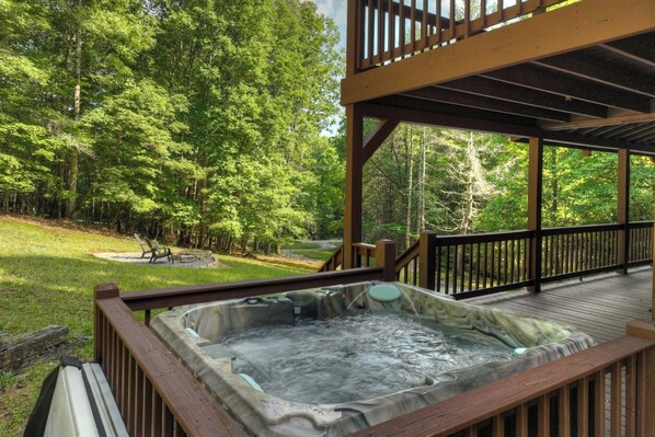 Outdoor spa tub