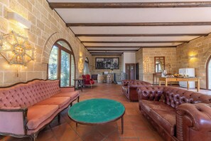 Common area (corridors, hall)