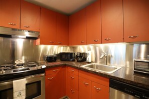 Fully Equipped Windsor Hill Condo Kitchen