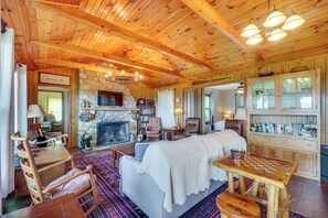 Living Room | Smart TV | Fireplace