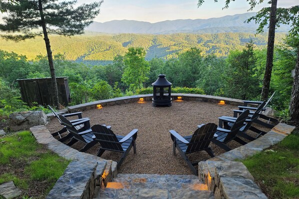 Tallassee Vacation Rental | 3BR | 4BA | Stairs Required | 2,000 Sq Ft