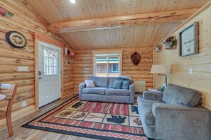 Living Room | Full Sleeper Sofa | Free WiFi | Wall Heater