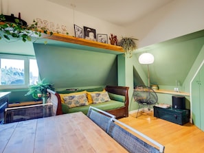 Furniture, Property, Interior Design, Building, Table, Wood, Flooring, Floor, Decoration, Living Room