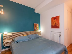 Property, Furniture, Comfort, Azure, Wood, Textile, Lighting, Interior Design, Bed Frame, Paint