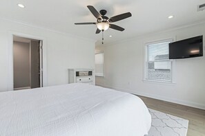 Comfort was clearly a priority: “Every bed was made with soft, clean linens, and a set of towels on each bed.”