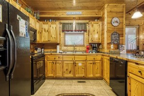 Cabin in the Smokies "A Stone's Throw" - Fully furnished kitchen