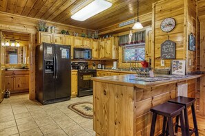 Smoky Mountain Cabin "A Stone's Throw" - Fully furnished kitchen