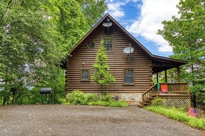 Wears Valley Cabin with a View "Awesome View" - Parking area