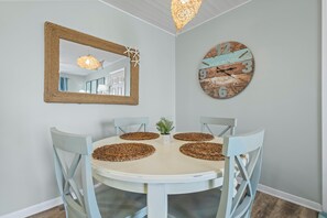 Sun Chase 111 Dining Area
