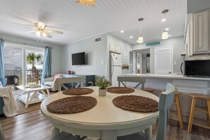 Sun Chase 111 Dining Area