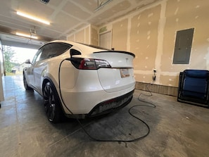 220 plug for electric vehicle charging