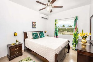 Queen bed, fresh linens, AC & lovely views -- what more can you ask for!?