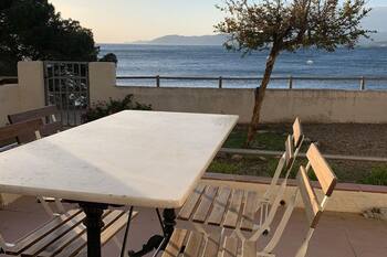 CAP DE RAS - Casa individual situada en primera línea de mar, con magníficas vistas de la playa de Cap de Ras de Llançà